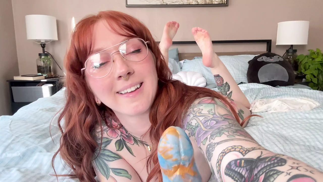 Tattooed babe wrecks her pussy with a huge Bad Dragon