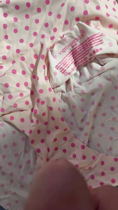 Leche en las bragas de la esposa 44