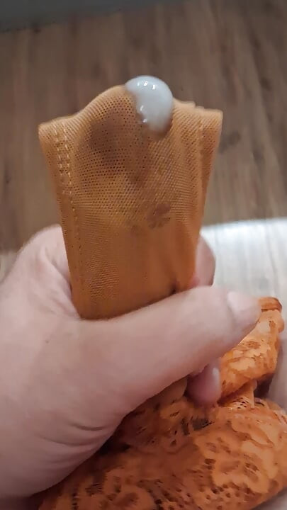 גמור בתחתונים עם שמנת