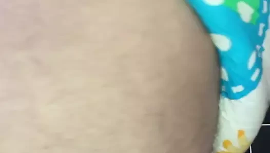 Beni çok dolu bir bebek bezinde!
