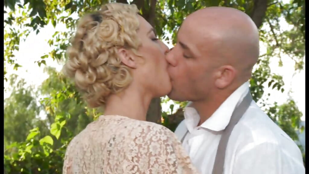 Slutty Blonde MILF Fucked Outdoors and Cumshot on Pussy by Big Cock