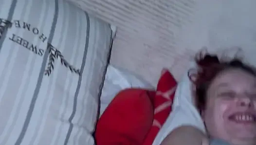 Немецкая соседка по комнате мокрая и становится более влажной