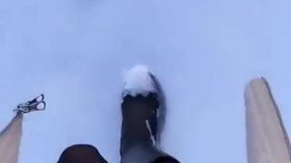 Caminar en la bota de nieve