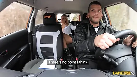 Fake Driving School - Crystal Swift показывает свои сиськи, чтобы получить лицензию