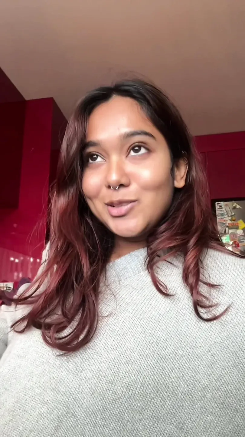 娇小的德西 Mia Z 进行高潮挑战和潮吹