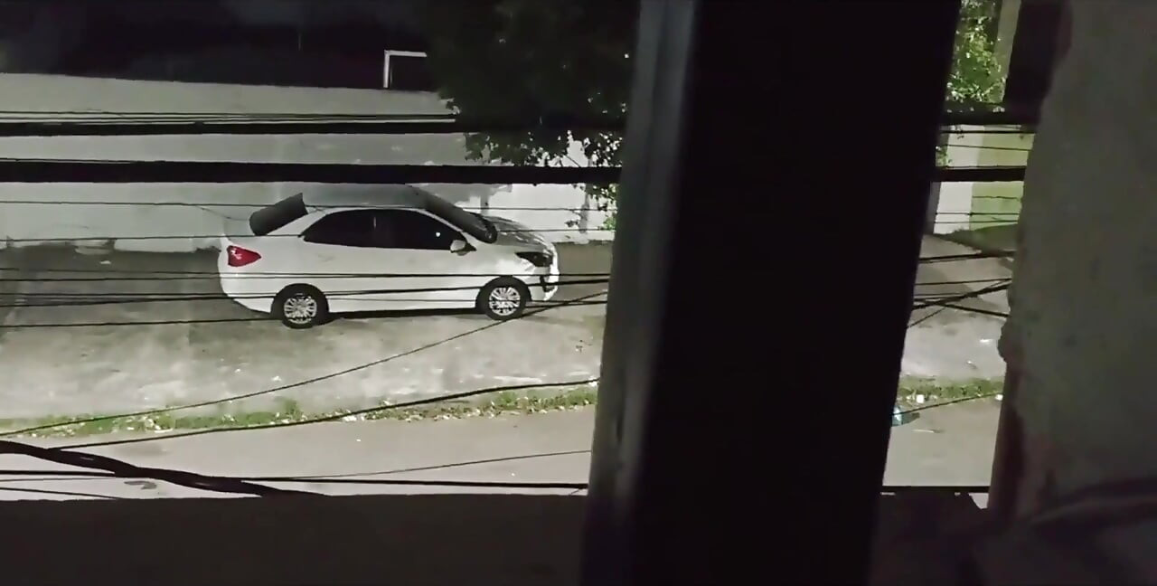 Fucks with Lover in the Car in Front of the House and Comes Back Full of Cum Smiling