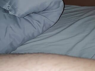Пасынок голышом в постели с мачехой