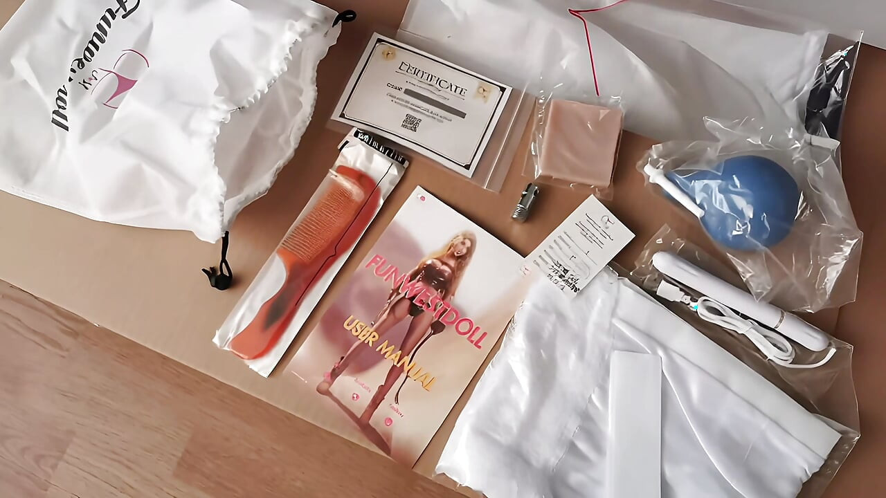 The unpacking of my Funwest Doll Lyra