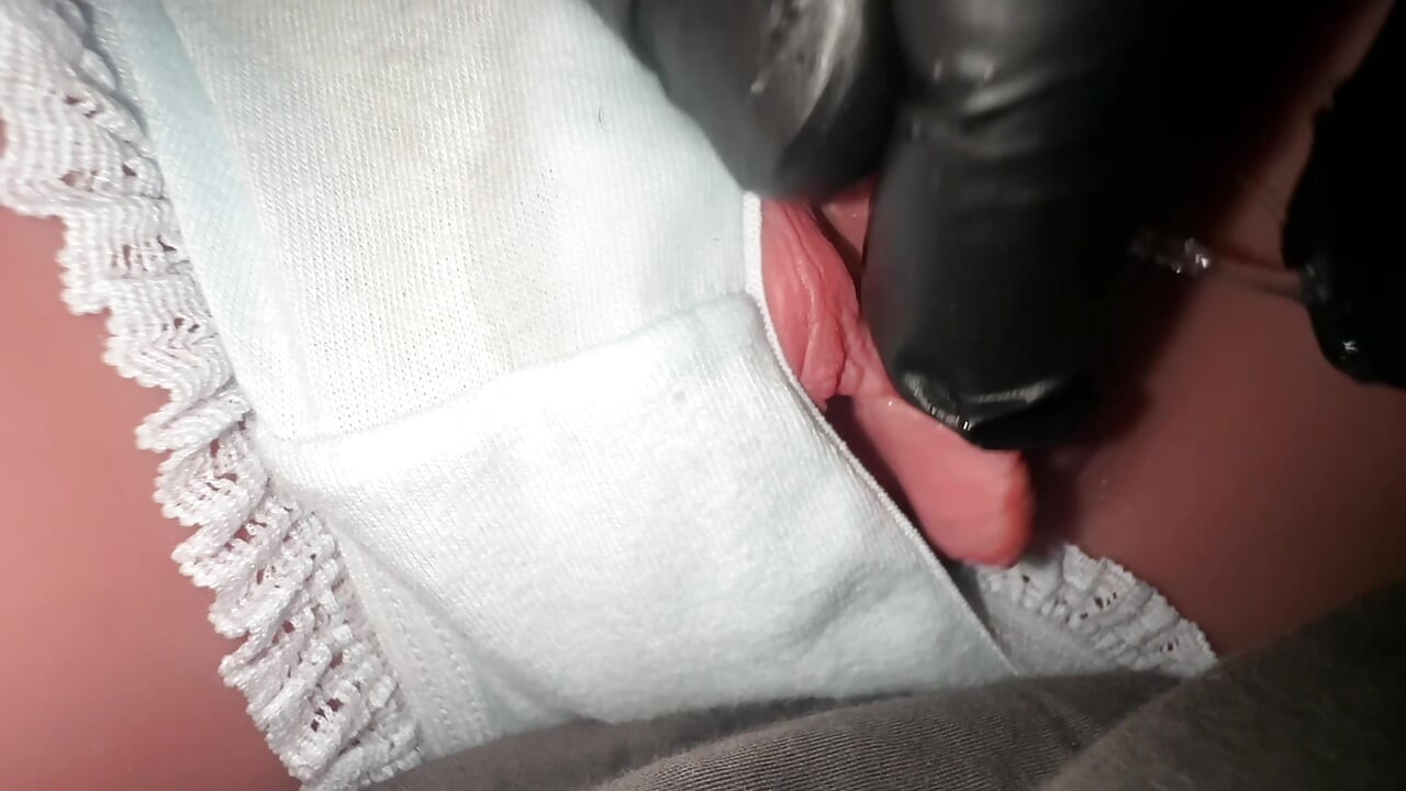 قضيبي لا يستطيع تحمله بعد الآن! أنت جميلة جدا ولا تتعب أبدا!