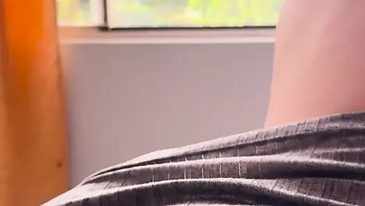 I stayed at a hotel where a super handsome guy greeted me, so I'm going to masturbate thinking about him.