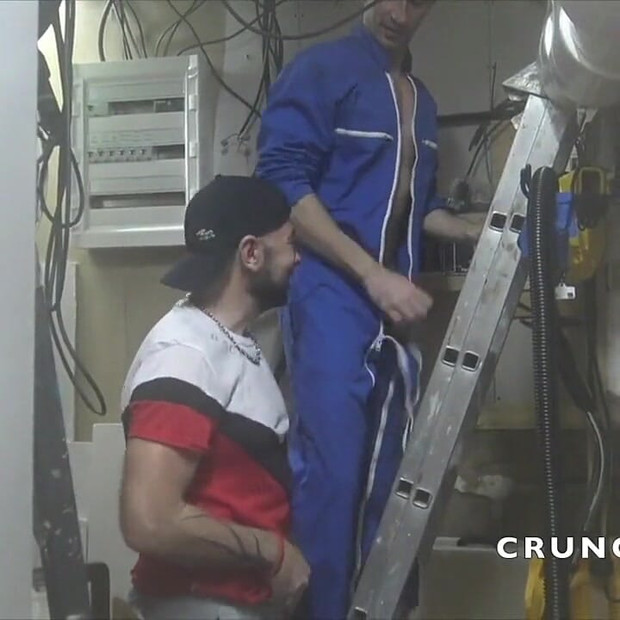 被一个异性恋军人男孩操