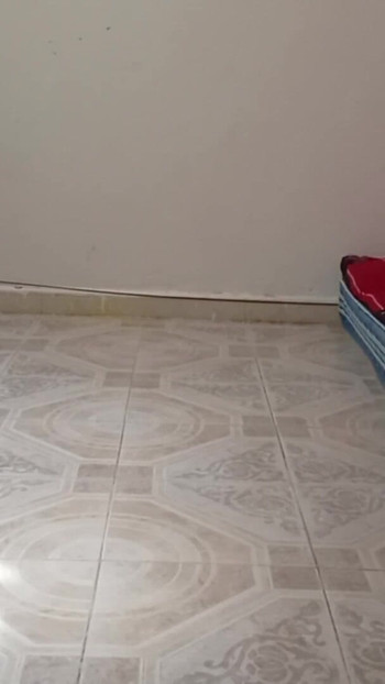 "Tangalı misafir odasını temizleyen Meksikalı kayınvalide 3" den büyüleyici an