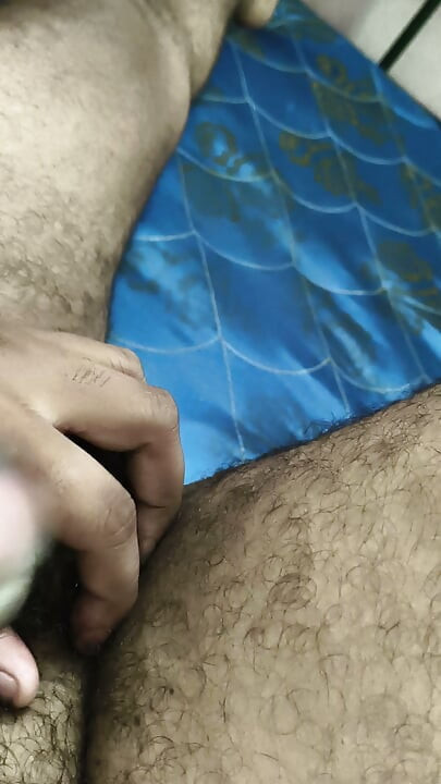 Pria Tamil masturbasi sebelum masturbasi.  Kontol hitam ping covkhead.  Kontol jerkoff masturbasi tetes precum