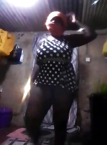 African amateur big boobs twerking