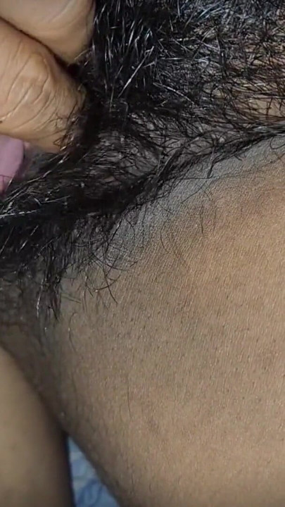 Bhabhi ke sath Soya toh bhabhi ne Raat ko lund pakad liya | Clip 1
