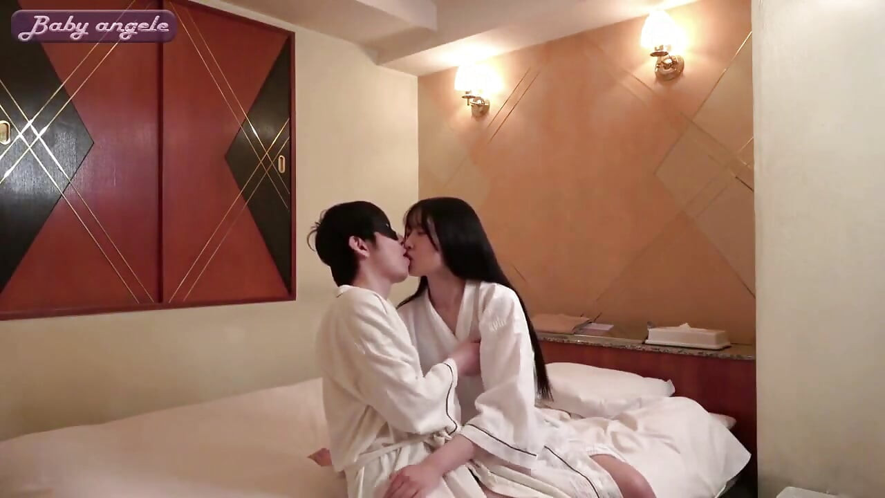 달콤한 유혹 세트의 장난스러운 욕망 두 매혹적인 이야기 - 1부