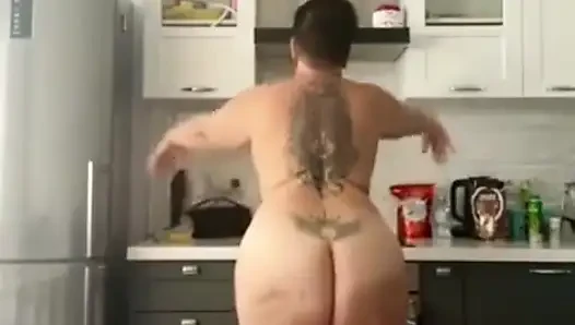Ganti baju seksi dengan baju seksi