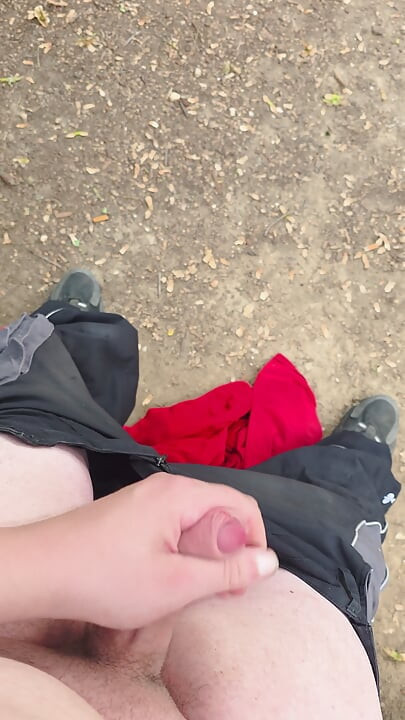 I'm really horny again in the parking lot in the forest a671