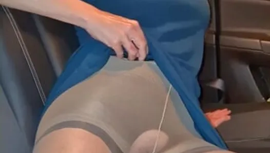 Cindy fingers herself under the pantyhose in pubblic