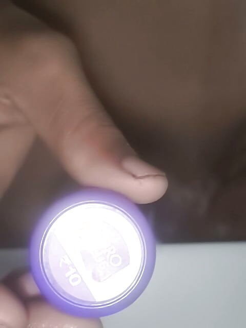 Hoy no había esposa en casa y la polla se me puso muy dura para follar, ¿qué hice? Me masturbé