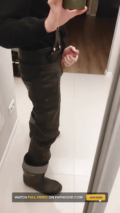 Gay Army Men Fuck. I'm in Rubber Boots and Leather Pants