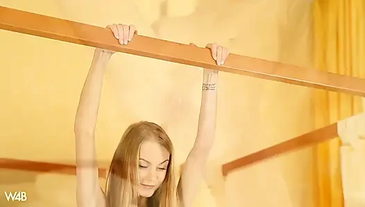 Широко раскрытые ноги