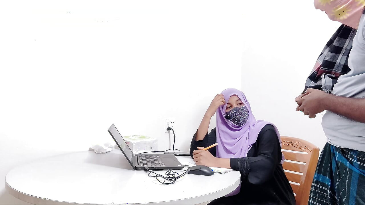 Manajer bank panas hijabi disetubuhi oleh petani desa desi chudai xxx
