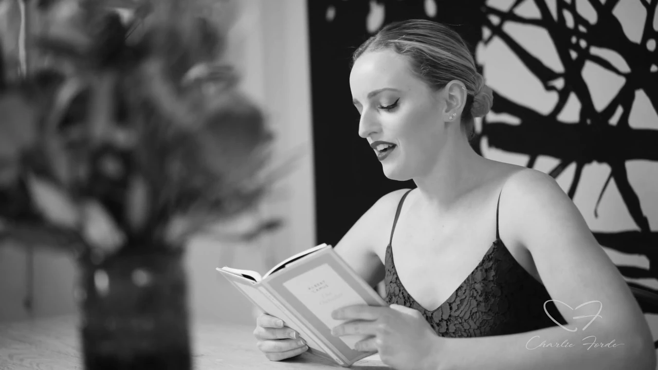 Amber Moore Meals Pussy As Charlie Forde's Reading!