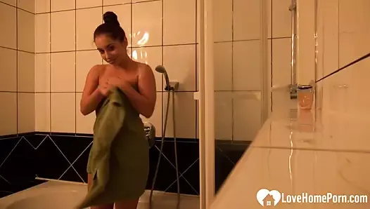 Amazing brunette lets her man record her shower