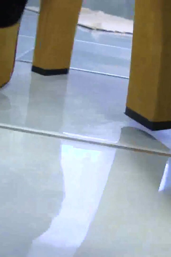 Solo shoes play with ebony slut in bathroom