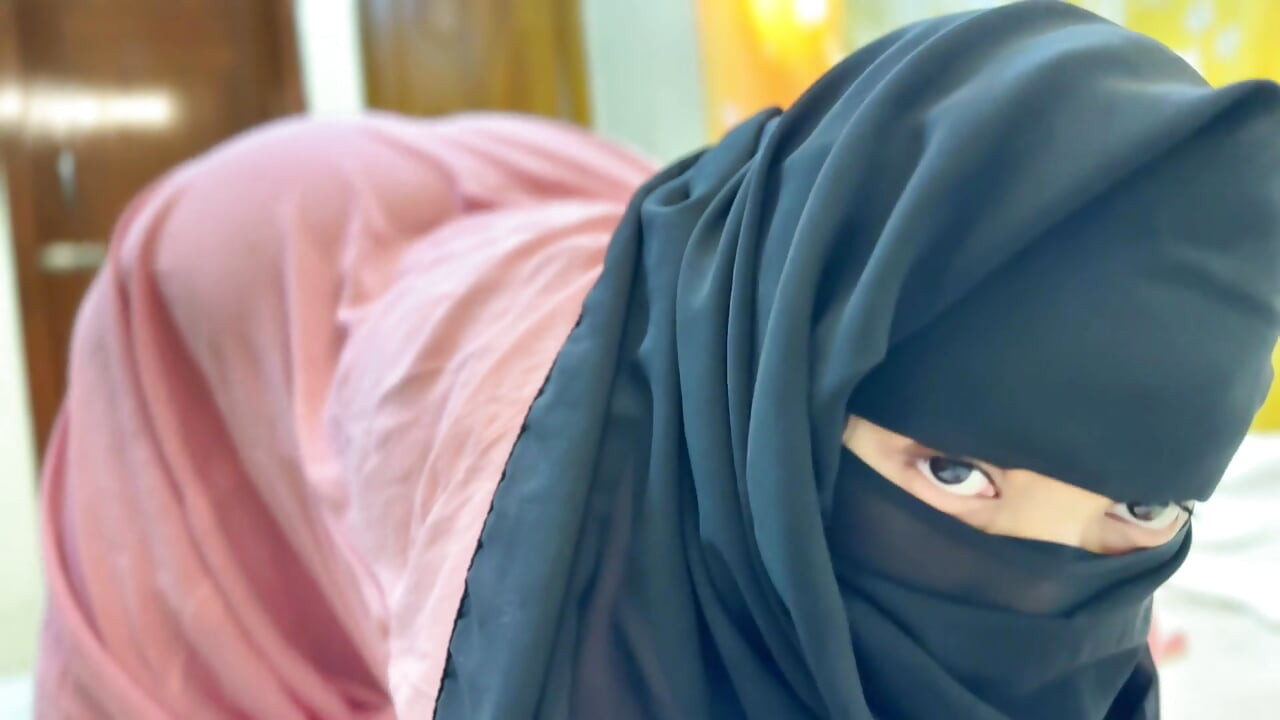 I'm Alone 18 Year Old Teen Hijab & Niqab Hot Girl I Have Big Booty & Wet Pussy Do You Want Fuck Me?