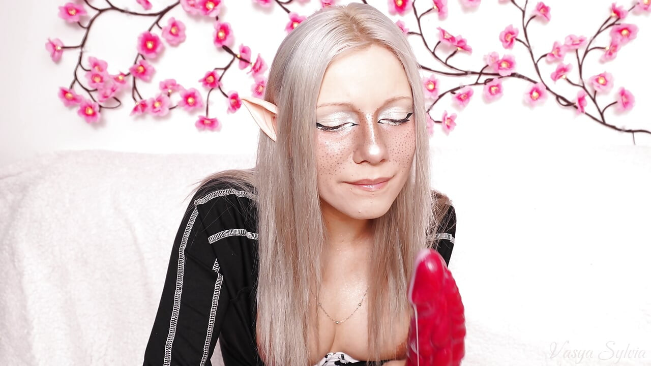 Divulya-sweet wypełnia jej usta – duże!