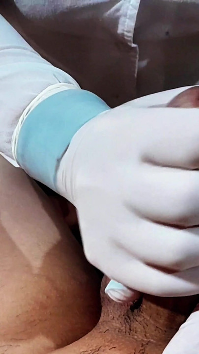 Nu-mi pot reține dorința și sug pula pacientului meu, partea 1 | Clipul 1