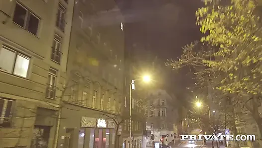 Sapık ornella morgan ilk kez taksinin arka koltukta sikişiyor