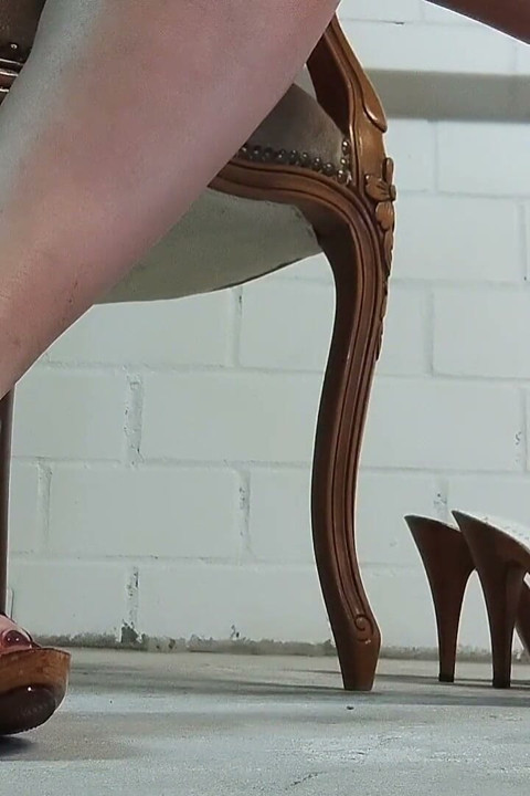Secret Cam: Worship My Feet in Mules!