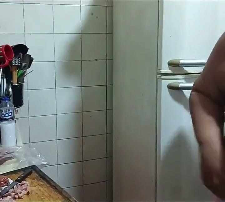 Stepmother in the Kitchen, Fucking Until She Gets a Lot of Cum in Her Mouth.