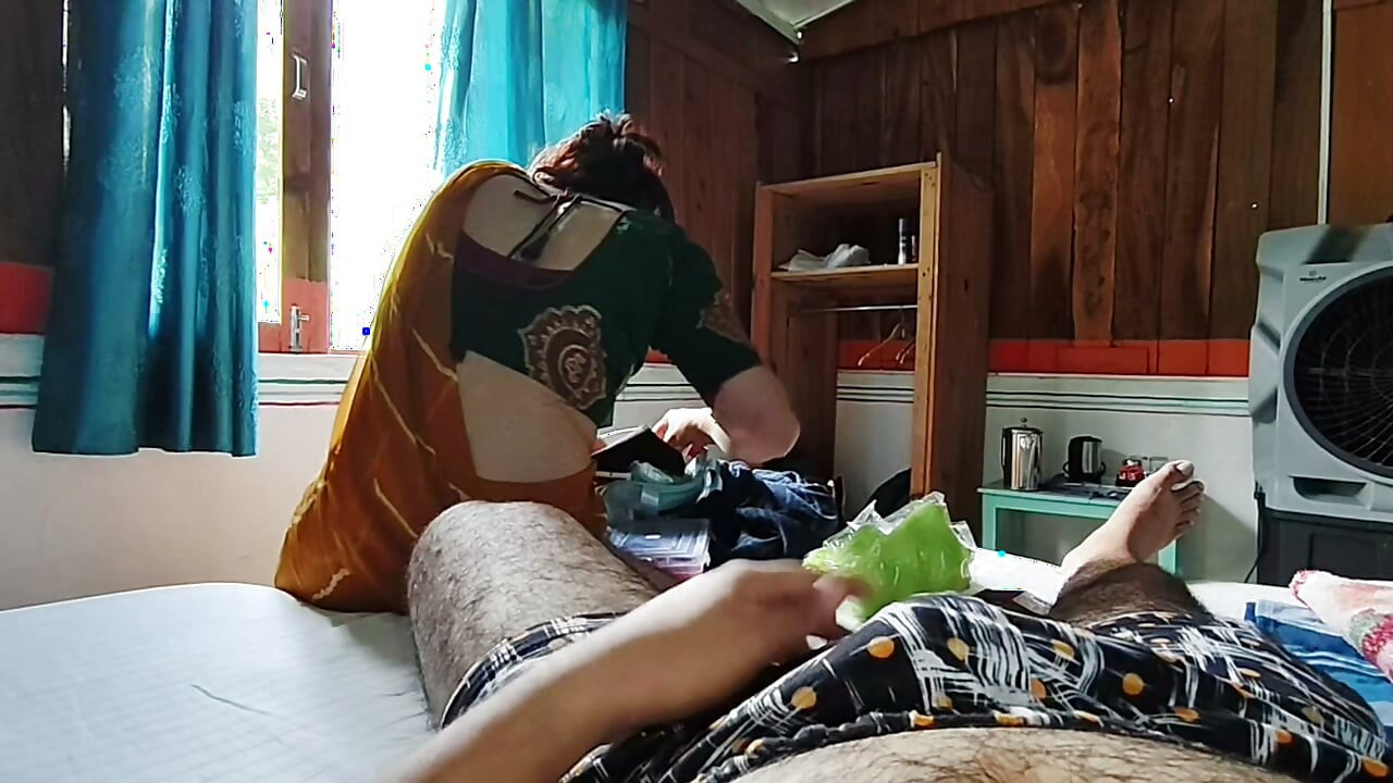 Gros cul mignonne bhabhi indienne Desi qui change de tenue devant le cul de son demi-frère et baise brutale