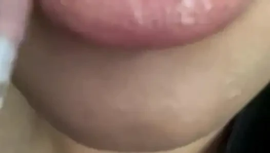 Обнаженный Lipgloss губный фетиш, поклонение губам, женское доминирование