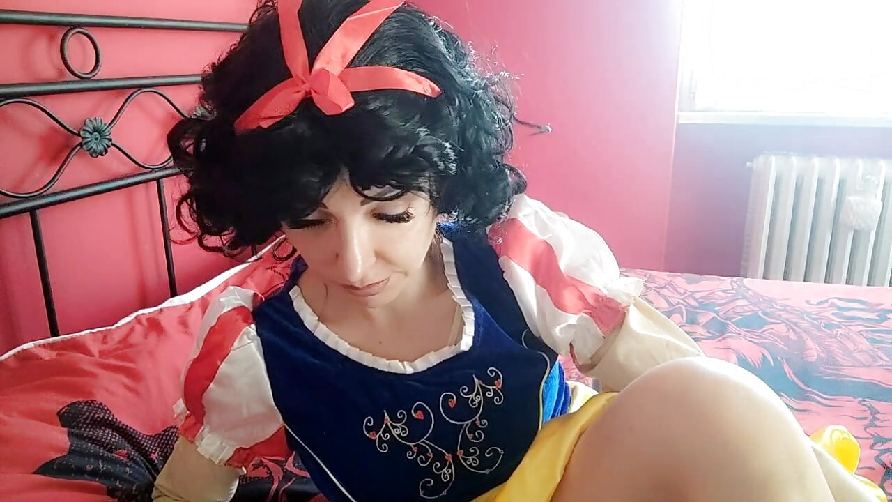 Красива Білосніжка справді занадто груба і говорить вульгарно