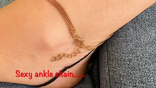 Миссис Зрелые Ступни готовятся к посетителю 400