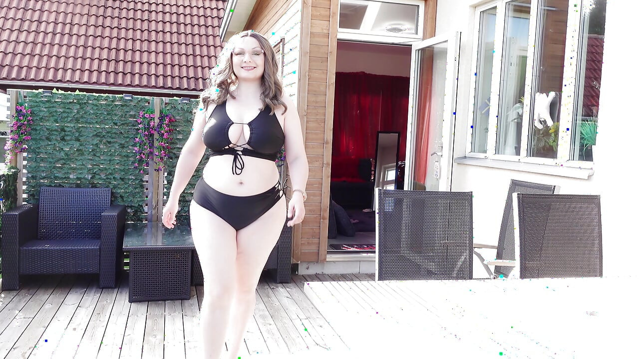 Isprobajte Haul! Ljetni kupaći kostimi! Zaobljena MILF Arya Grander