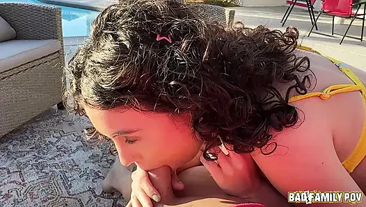 Badfamilypov - üvey kız Satine Summers üvey babasının cazibesine karşı koyamıyor