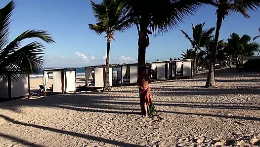 Ateşli Tatil Hatunları Vahşi açık Havada Çifte Sikişiyor