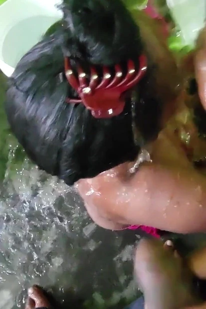 Made the desi bhabhi suck my dick while taking a bath