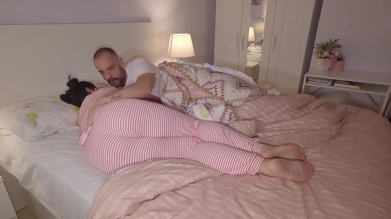 I Share a Bed with My Big Ass Stepmom and End up Cumming on Her Ass