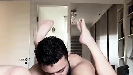 Duş sonrası domaltarak sikişiyor