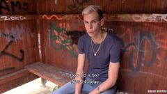 David viene pagato per fare la prima volta per il personale gay anale