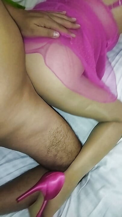 Mature slut gets cock from doggy