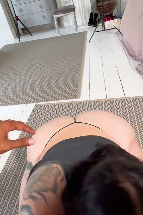 POV 단정치 못한 오럴 : Maddison Black은 내 자지를 잡아당기고 G는 놀기를 기다릴 수 없어