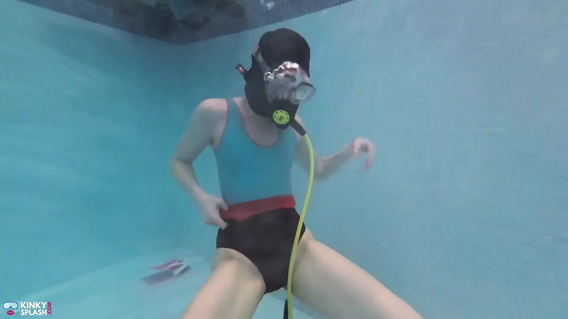 Tauch lucy: der Unterwasserstreifen